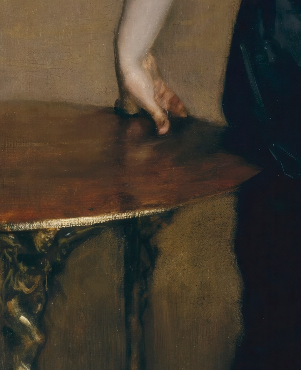 Right hand on the table in Portrait of Madame X